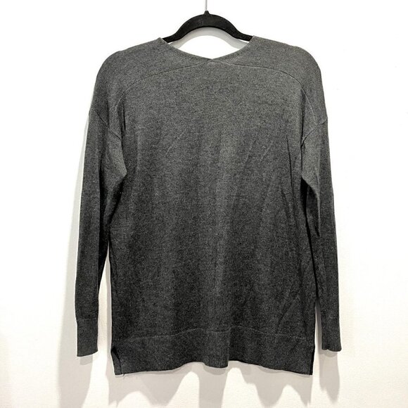 LOFT Petite Long Sleeve V Neck Grey Oversized Fall Knit Sweater size Small - Picture 4 of 5